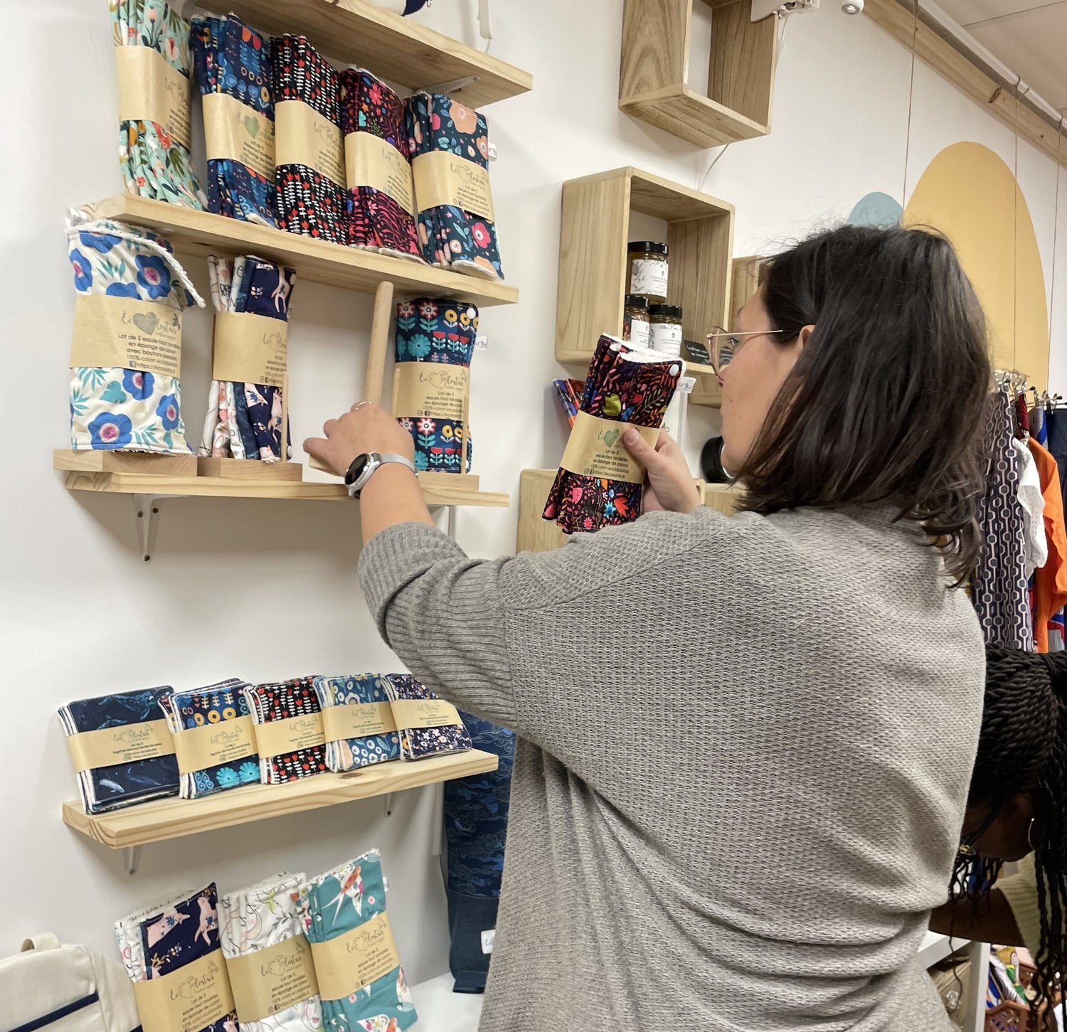 Amandine dans la boutique à Sannois