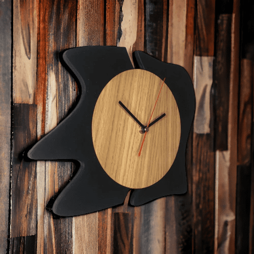 Horloge en bois – Abstraite